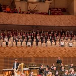 Хоры ветеранов, детские и молодежные хоры и Адмиралтейский оркестр в концертном зале Мариинского театра
